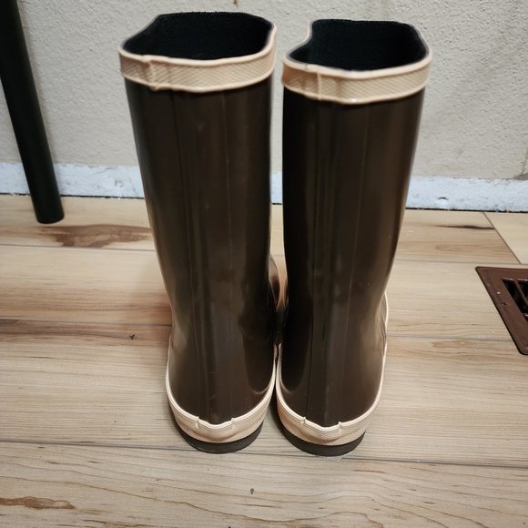 Big Kid's Legacy Brown Xtratuf Waterproof Rubber Rain Boots - Picture 3 of 10